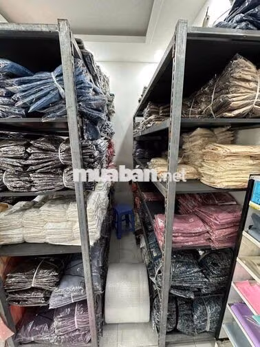 TUYỂN 1 NV ĐÓNG GÓI VÀ 1 NV REP TIN NHẮN QUẦN ÁO