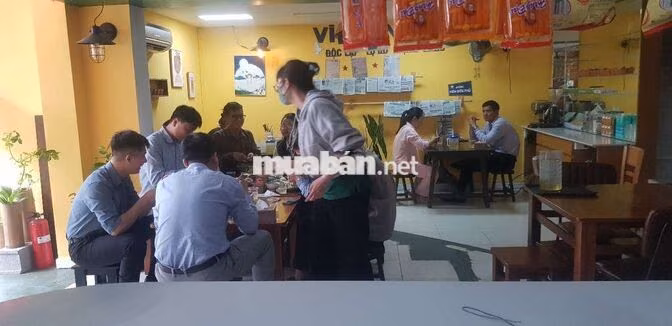 Nhà Phan Tuyển nhân viên phục vụ Q7