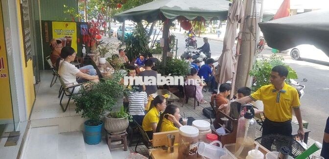 Nhà Phan Tuyển nhân viên phục vụ Q7
