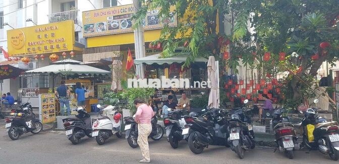 Nhà Phan Tuyển nhân viên phục vụ Q7
