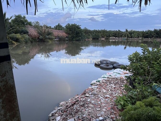 Tuyển nhân viên phục vụ bao ăn ở