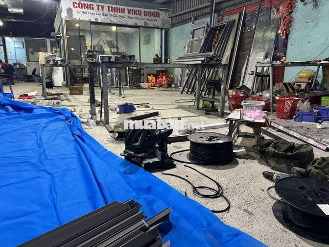 🔧 VIKODOOR TUYỂN DỤNG – THỢ PHỤ NHÔM KÍNH Q12