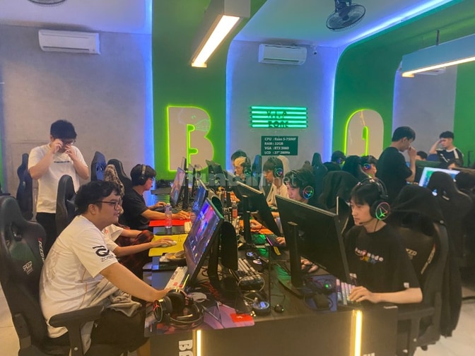 Ca đêm quán NET, sơ chế thức ăn nhanh