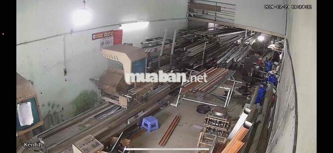 Tuyển thợ nhôm kính sắt