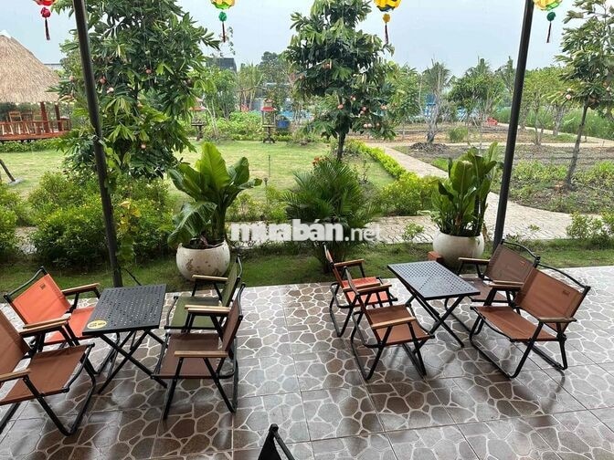tuyển nhân viên phục vụ cho đầu tháng 10