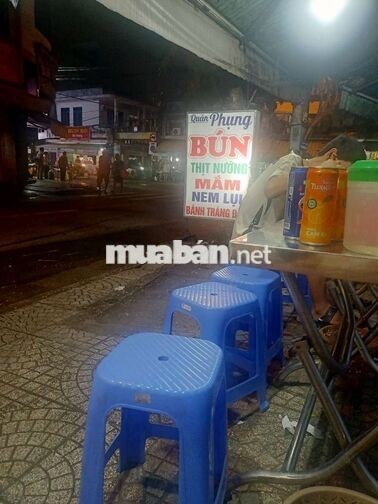Cần người phụ bán quán ăn buổi chiều tối