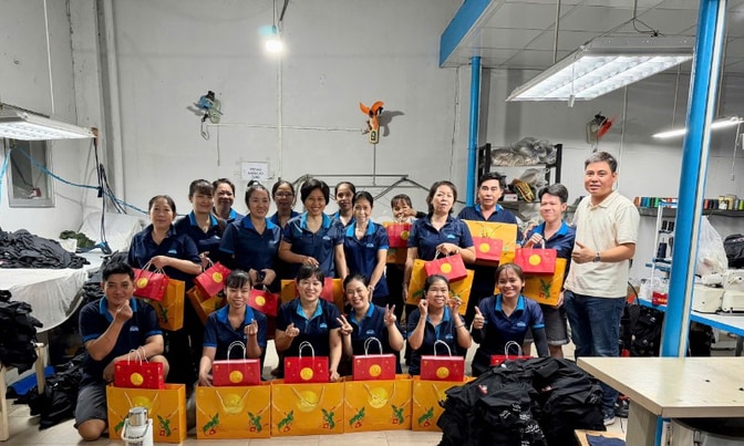  CẦN TUYỂN 2 THỢ MAY 1 KIM ĐI LÀM NGAY