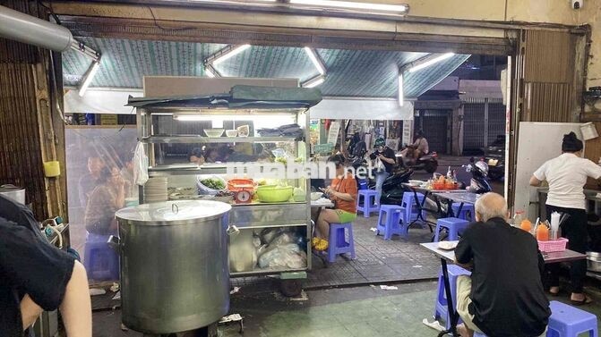 tuyển nam hoặc nử phục vụ