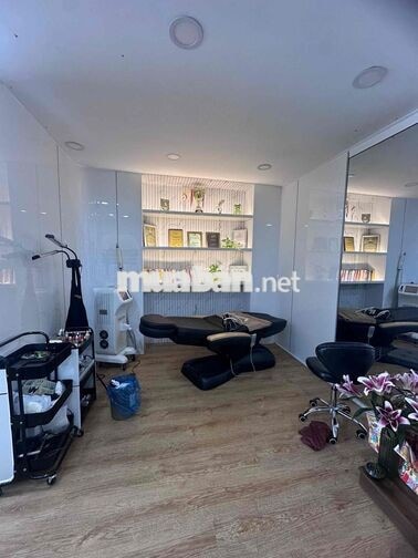 kĩ thuật viên nail gội quận 8