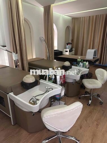 kĩ thuật viên nail gội quận 8