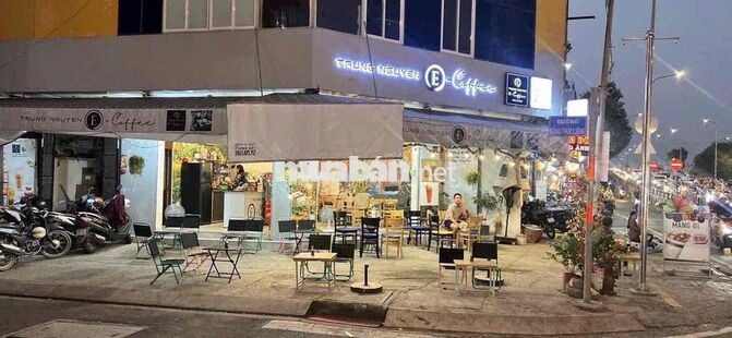 Tuyển  nữ phục vụ cà phê Trung Nguyên