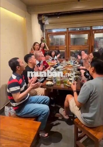 Tuyển nhân viên phục vụ
