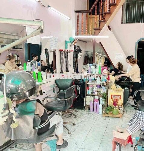 Tuyển thợ phụ chuyên tóc nữ