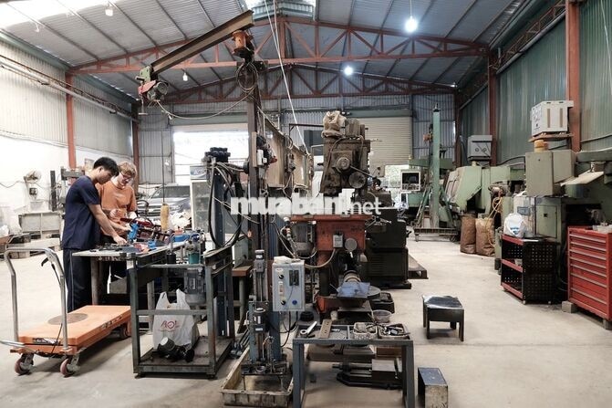 Thợ Vận Hành Máy CNC Phay Tiện
