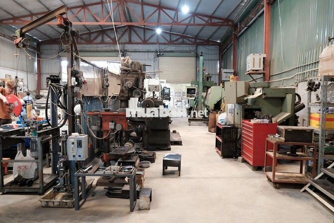 Thợ Vận Hành Máy CNC Phay Tiện