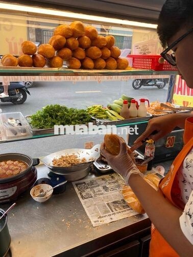 Tuyển 2 nam , bao ăn ở , công việc bán bánh mì .