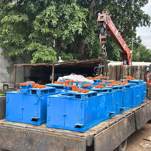 Nhân viên bán hàng máy xây dựng