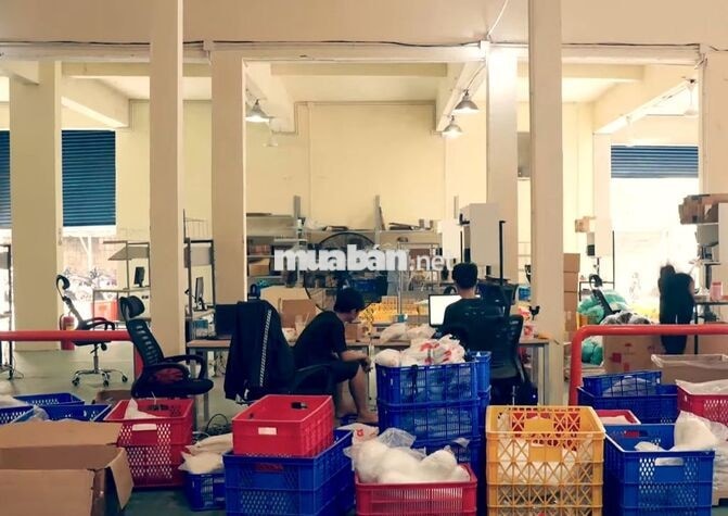 2 NỮ đóng gói đơn + 1 NAM soạn hàng phụ kho Q12✅