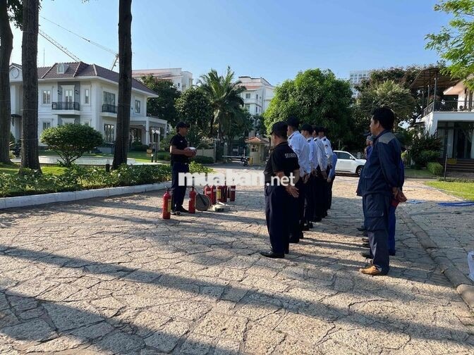 Tuyển Bảo Vệ Biệt Thự Cho Ứng Tiền Ăn