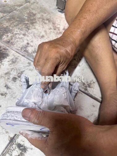THỢ PHỤ LÀM TƯỢNG PHẬT