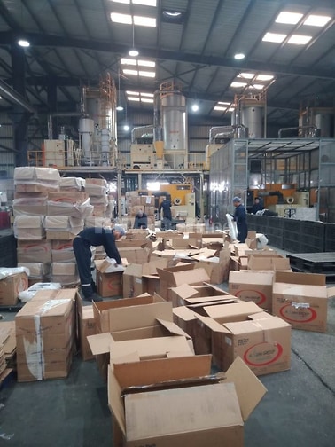 Xưởng bên Em mới khai trương cần gấp 2 người phụ đóng gói dán tem