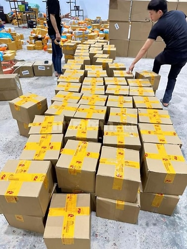 Xưởng bên Em mới khai trương cần gấp 2 người phụ đóng gói dán tem