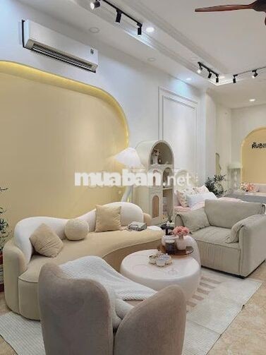 Nhân viên Giám sát và Vận hành Nội thất