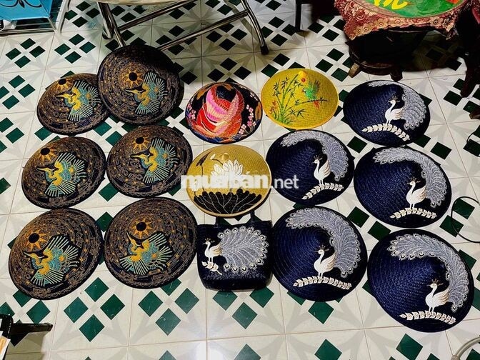 vẽ nón bằng màu acrylic