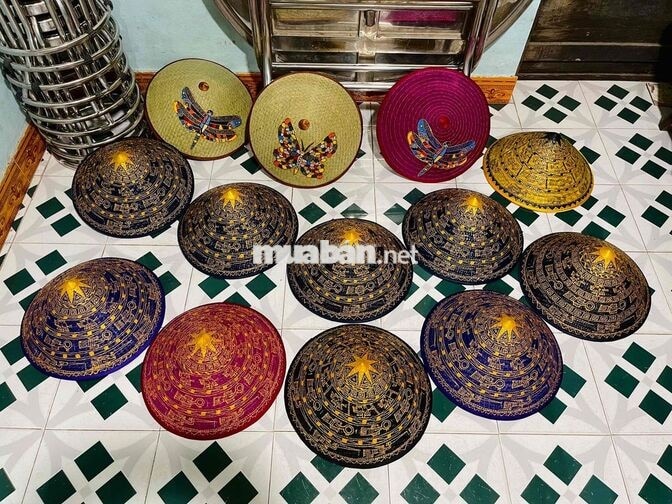 vẽ nón bằng màu acrylic