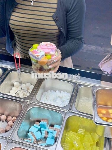 Tuyển Nhân Viên Bán Trà Sữa