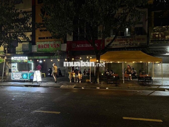 Tuyển Nhân Viên Bán Trà Sữa