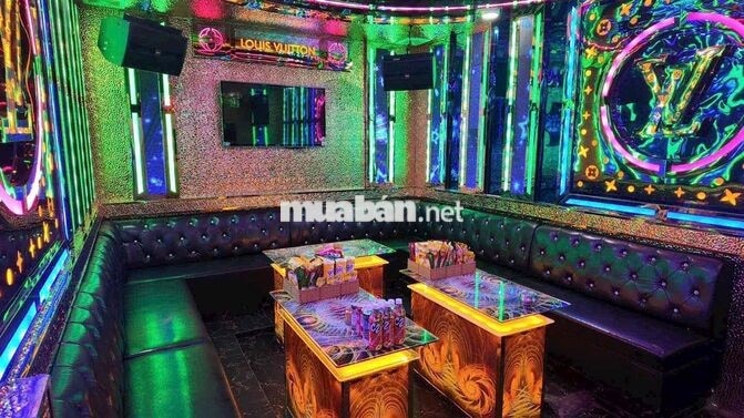 Tuyển phục vụ nam và bếp karaoke