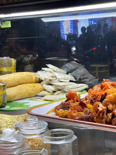 CẦN NGƯỜI PHỤ QUÁN BÚN BÒ EMART-2 (KO YC KN)