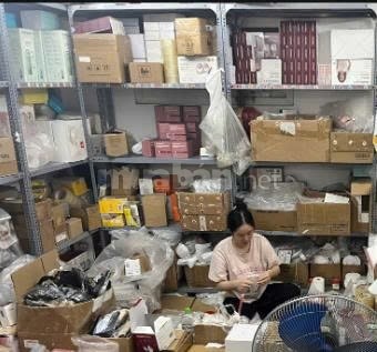 Nhân viên đóng gói hàng hóa tại Thanh Xuân - Hà Nội