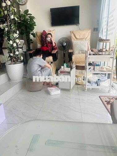 TUYỂN THỢ NAIL GỘI ĐẦU MASSAGE BODY