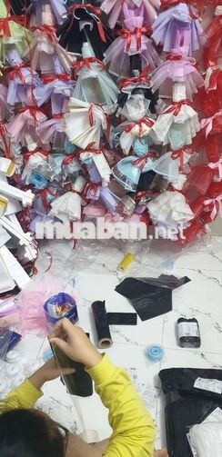 Cần 1 Bạn Phụ Đóng Hàng Phụ Kiện Hoa , Và Làm Hoa