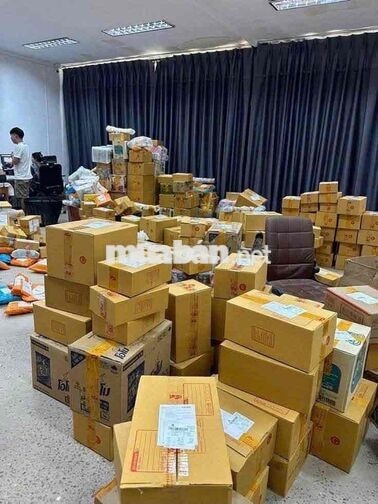NHÂN VIÊN ĐÓNG GÓI THỜI VỤ TẾT