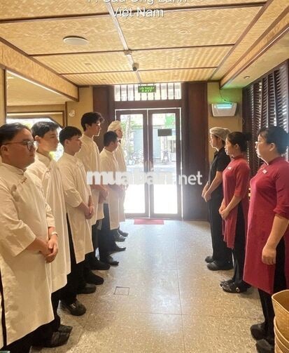 Lễ tân nhà hàng Quận 1
