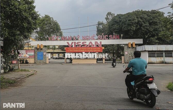 Nhân viên kho thực phẩm bao cợm tại Vissan 