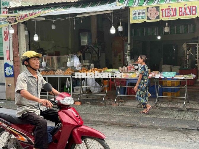Tuyển nữ bán bánh 18-28t ca 6-19h go vap