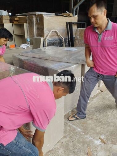 TÀI XẾ GIAO HÀNG XE 2 TẤN