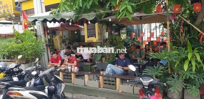 "Nhà Phan" Tuyển nhân viên phục vụ Quận 7