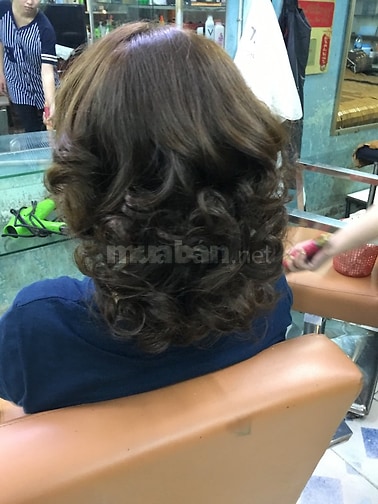 Cần thợ phụ gội đầu massage giỏi biết làm móng 
