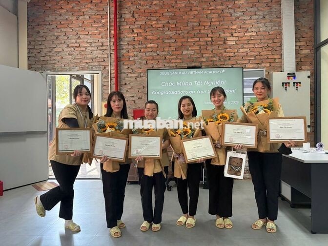 Tuyển dụng nhân công làm trang sức