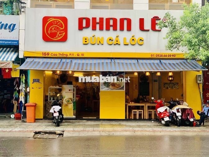 Tuyển 3 nhân viên phục vụ quán ăn Q10 Cao Thắng
