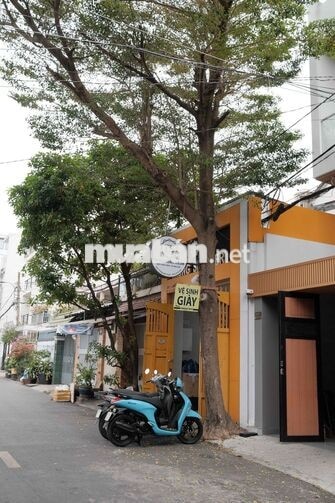 Cần tuyển 3 NV Partime ngành giày, vệ sinh giày