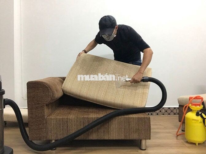 [Q.12] 05 NAM GIẶT SOFA - LƯƠNG 12TR - ĐC ĐÀO TẠO
