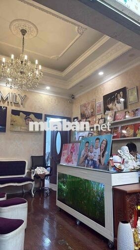 TUYỂN NHÂN VIÊN STUIDO CHỤP ẢNH