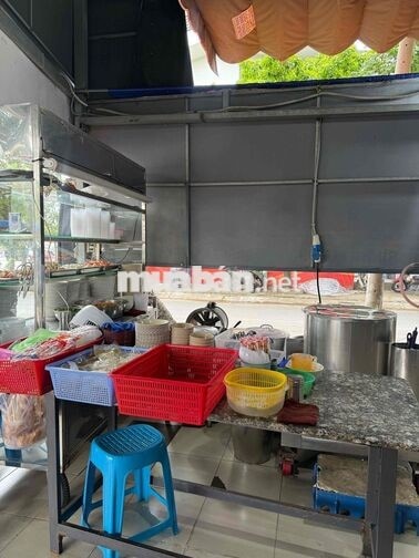 tuyển nhân viên phục vụ quán ăn
