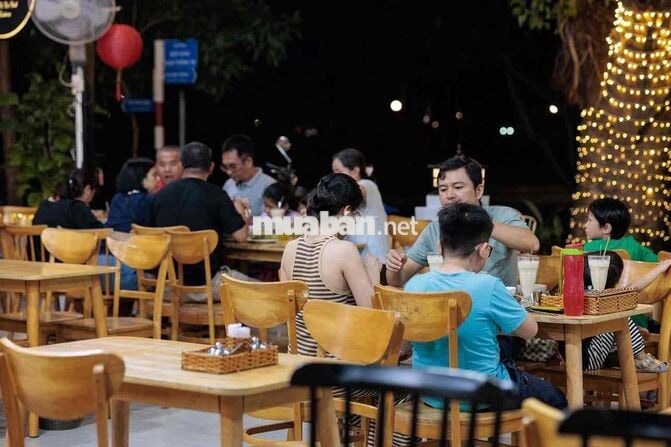 TIỆM BÚN BÒ TUYỂN PHỤC VỤ CA CHIỀU
